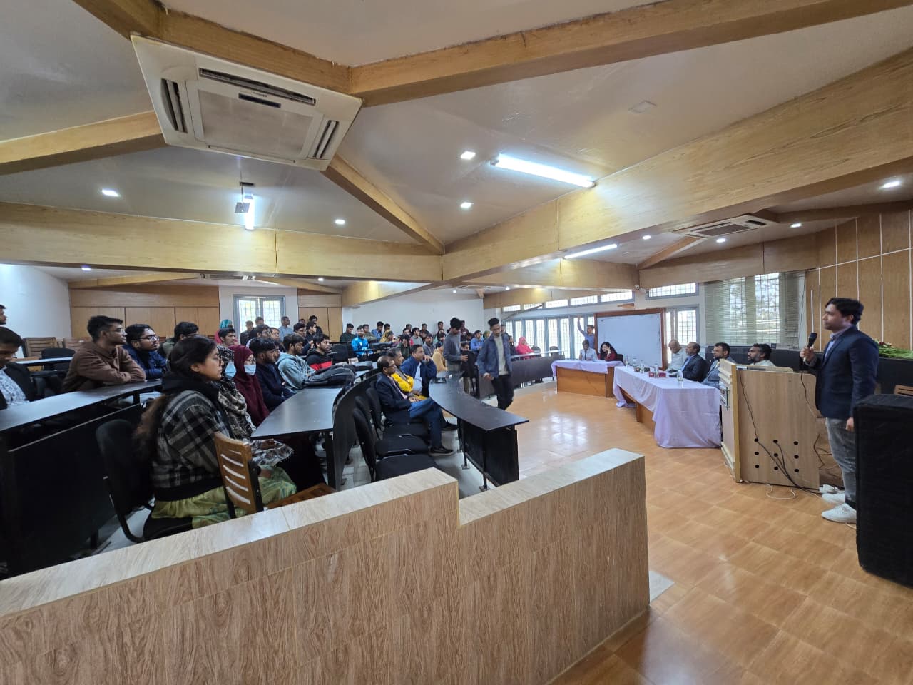 সিএসই ডিসিপ্লিনের স্নাতক পর্যায়ের ২৬তম ব্যাচের নবীন শিক্ষার্থীদের ওরিয়েন্টেশন, CLUSTER সাধারণ সমাবেশ এবং নির্বাহী কমিটির দায়িত্ব হস্তান্তর অনুষ্ঠান